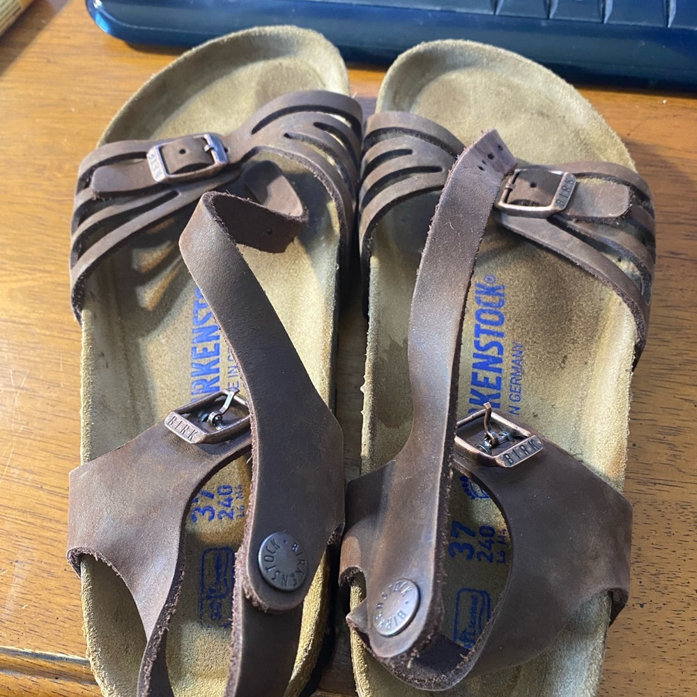 Birkenstock sz 37 Bali Sandals with soft cushion footbeds